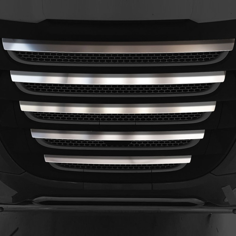 MIDDLE OF GRILL LATHS CHROME (PRESSED) XF/CF