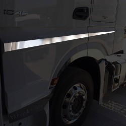 BOTTOM OF DOOR LATH CHROME ACTROS MP4/MP5