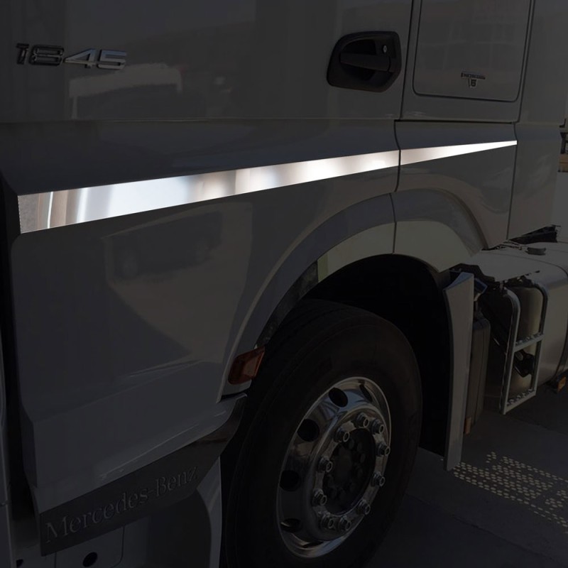BOTTOM OF DOOR LATH CHROME ACTROS MP4/MP5