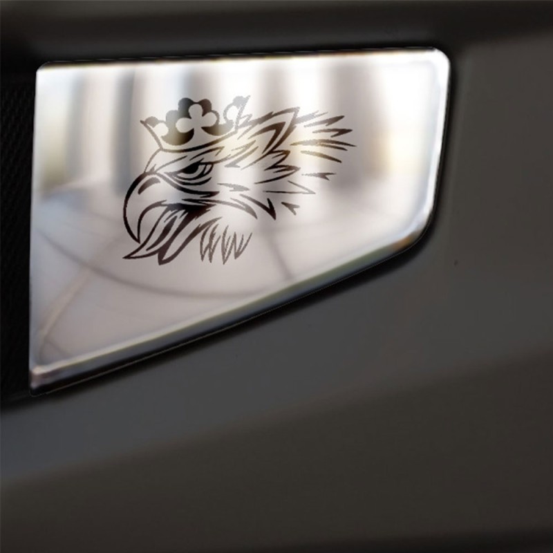 EDGE OF GRILL WITH GRIFFIN LOGO (PRESSED)